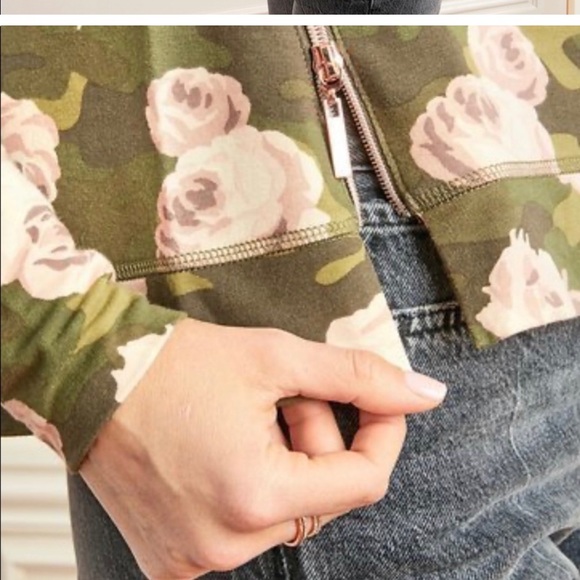 Stella & Dot Crush It Floral Camo Pullover - Picture 3 of 7